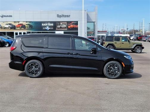 2025 Chrysler Pacifica Hybrid Select