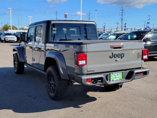 2022 Jeep Gladiator Sport