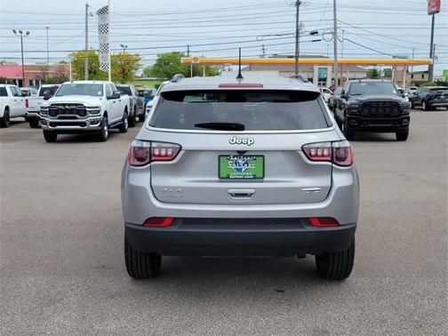 2022 Jeep Compass Latitude Lux