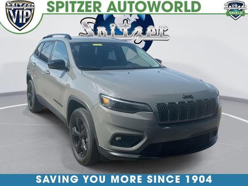 Sting Gray Clearcoat 2023 Jeep Cherokee Altitude Lux