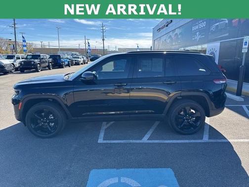 2022 Jeep Grand Cherokee Altitude