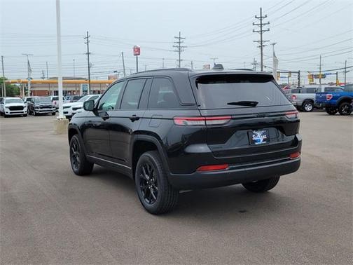 2025 Jeep Grand Cherokee Laredo