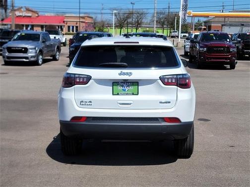 2023 Jeep Compass Latitude Lux