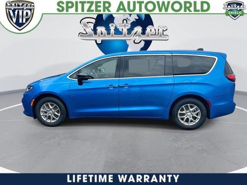 Hydro Blue Pearlcoat 2026 Chrysler Pacifica Select