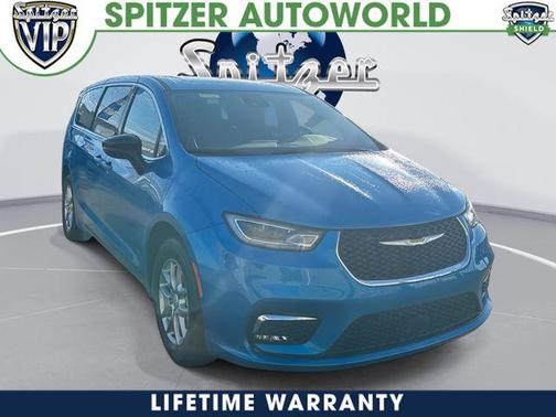 2026 Chrysler Pacifica Select