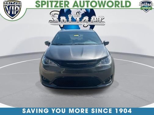 Granite Crystal Clearcoat Metallic 2019 Chrysler Pacifica Touring-L Plus