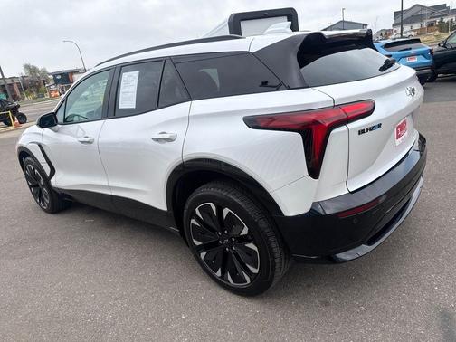 Iridescent Pearl Tricoat 2025 Chevrolet Blazer EV RS