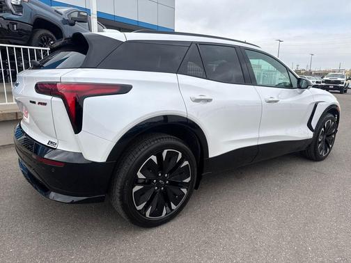 Iridescent Pearl Tricoat 2025 Chevrolet Blazer EV RS
