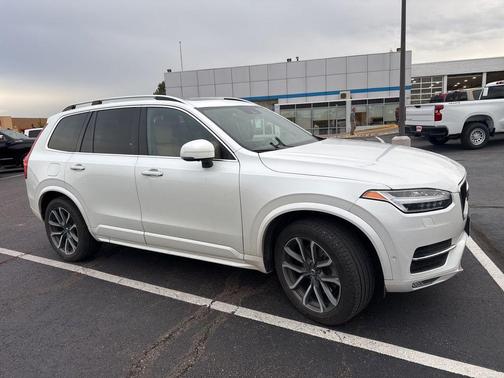 2019 Volvo XC90 T6 Momentum