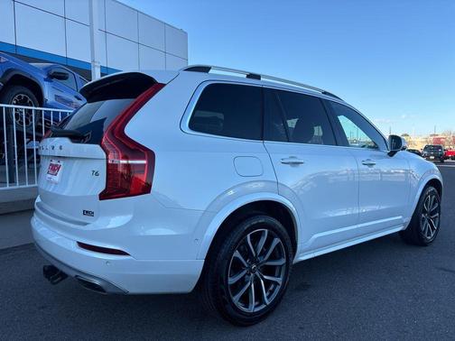 2019 Volvo XC90 T6 Momentum