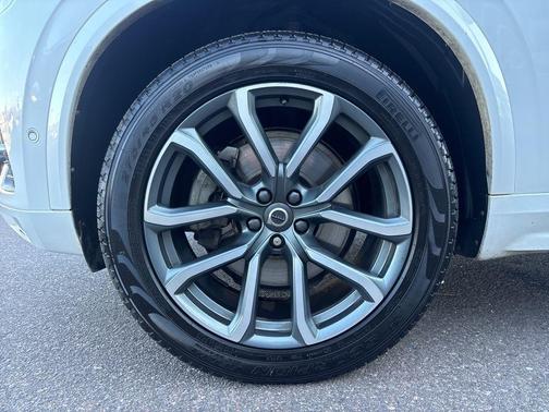 2019 Volvo XC90 T6 Momentum