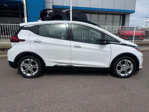 Summit White 2018 Chevrolet Bolt EV LT