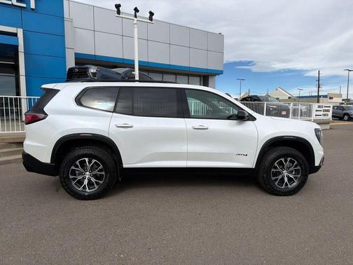 2024 GMC Acadia AT4