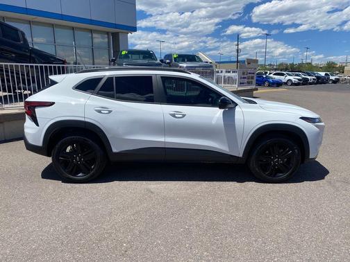 Summit White 2025 Chevrolet Trax ACTIV