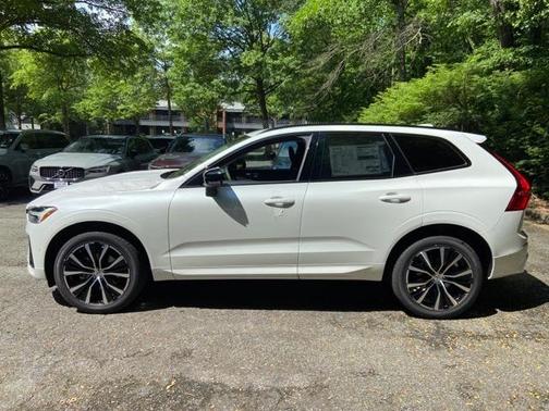 2025 Volvo XC60 B5 Ultra