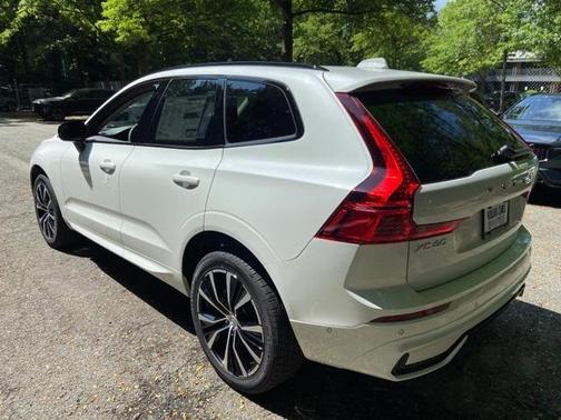 2025 Volvo XC60 B5 Ultra