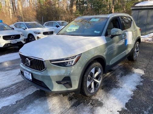 2025 Volvo XC40 B5 Plus Bright Theme