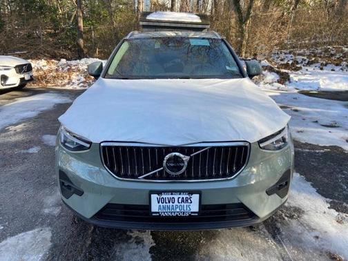 2025 Volvo XC40 B5 Plus Bright Theme