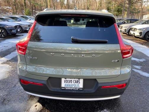 2025 Volvo XC40 B5 Plus Bright Theme