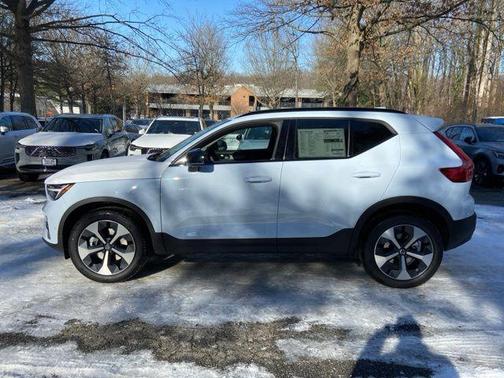 2026 Volvo XC40 B5 Plus