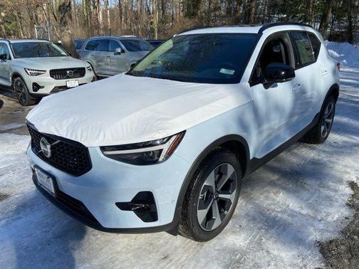 2026 Volvo XC40 B5 Plus