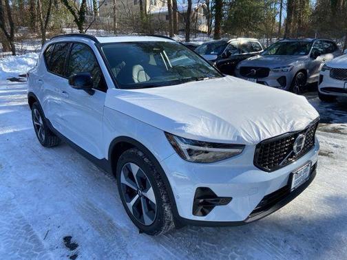 2026 Volvo XC40 B5 Plus