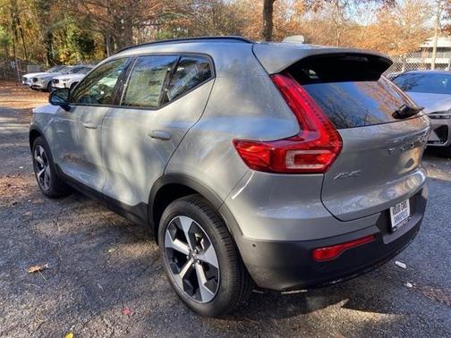 2026 Volvo XC40 B5 Plus