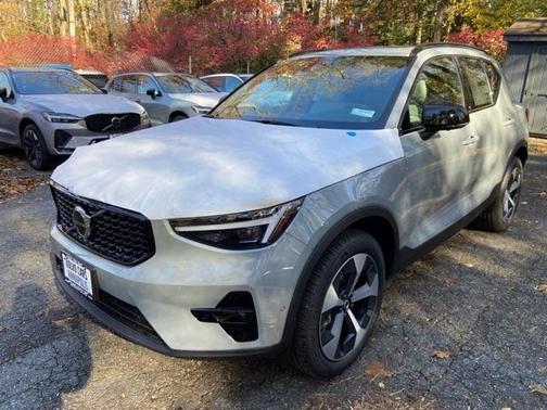 2026 Volvo XC40 B5 Plus