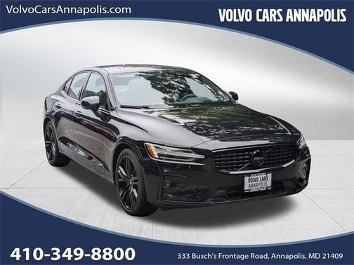 2022 Volvo S60 B5 Black Edition R-Design