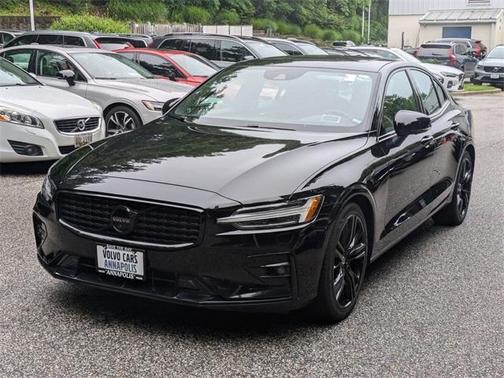 2022 Volvo S60 B5 Black Edition R-Design