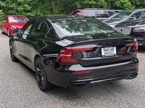 2022 Volvo S60 B5 Black Edition R-Design