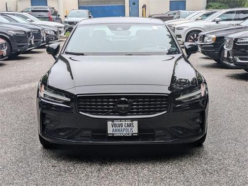 2022 Volvo S60 B5 Black Edition R-Design