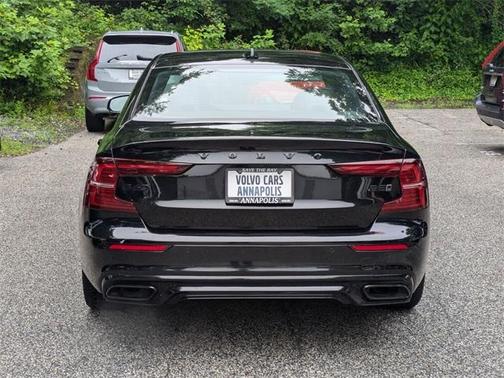 2022 Volvo S60 B5 Black Edition R-Design