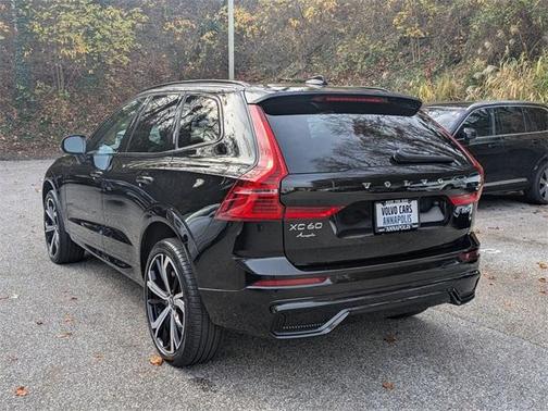 2023 Volvo XC60 B5 Ultimate Dark Theme