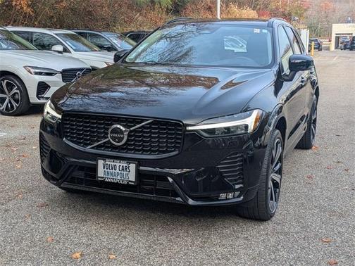2023 Volvo XC60 B5 Ultimate Dark Theme