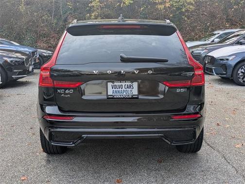 2023 Volvo XC60 B5 Ultimate Dark Theme