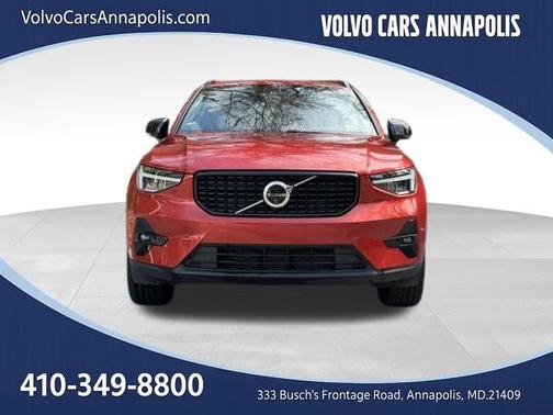 2025 Volvo XC40 B5 Plus Dark Theme