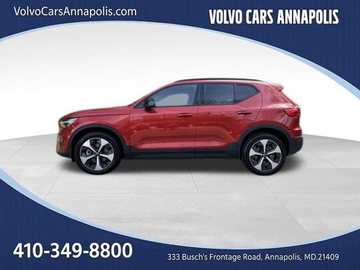 2025 Volvo XC40 B5 Plus Dark Theme