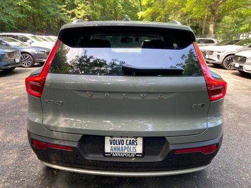 2025 Volvo XC40 B5 Plus Bright Theme