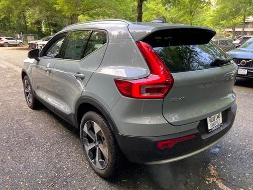 2025 Volvo XC40 B5 Plus Bright Theme