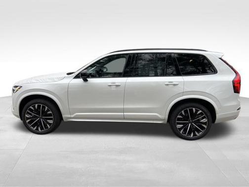 2026 Volvo XC90 B6 Ultra Dark Theme 6-Seater