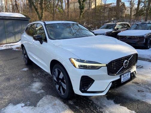 2025 Volvo XC60 Plug-In Hybrid T8 Plus
