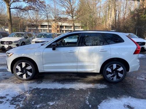 2025 Volvo XC60 Plug-In Hybrid T8 Plus