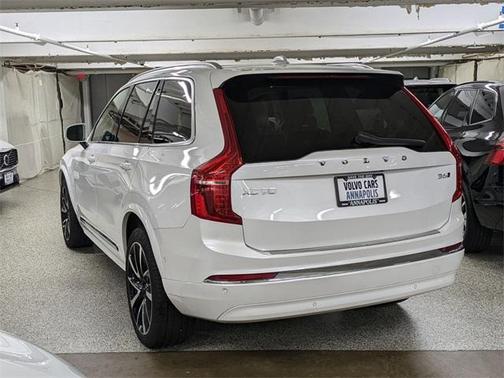 2024 Volvo XC90 B6 Plus Bright Theme 7-Seater