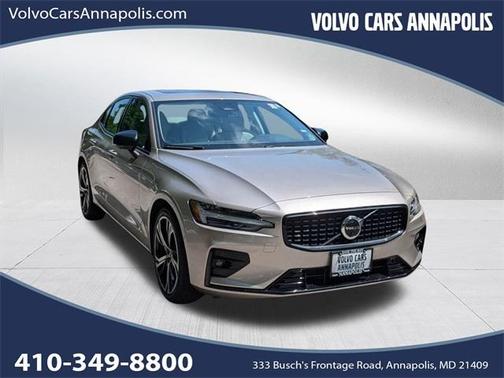 2024 Volvo S60 B5 Plus Dark Theme