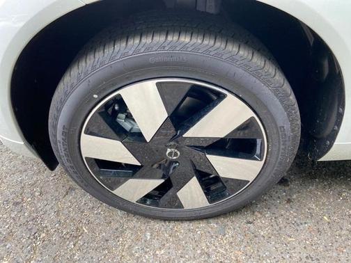 2025 Volvo XC60 Plug-In Hybrid T8 Plus