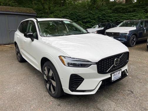 2025 Volvo XC60 Plug-In Hybrid T8 Plus