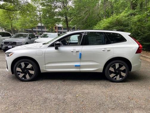 2025 Volvo XC60 Plug-In Hybrid T8 Plus