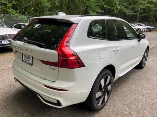 2025 Volvo XC60 Plug-In Hybrid T8 Plus