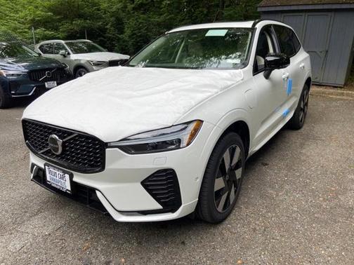 2025 Volvo XC60 Plug-In Hybrid T8 Plus